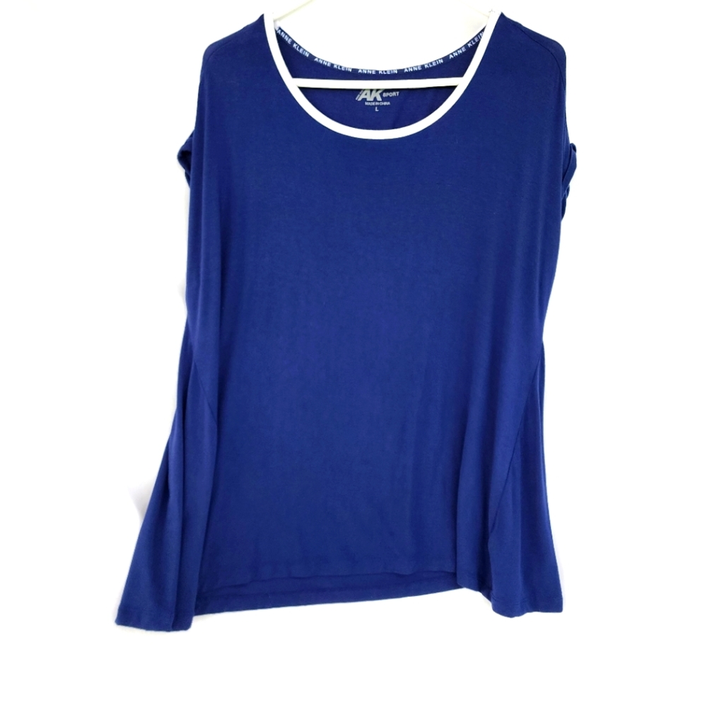 Anne Klein Navy and white capped sleeve top.